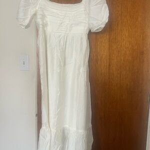 Elegant White Puff-Sleeve Maxi Dress
